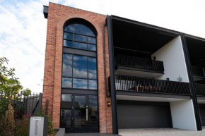 3 Story Townhouse In The Middle Of The City, Launceston